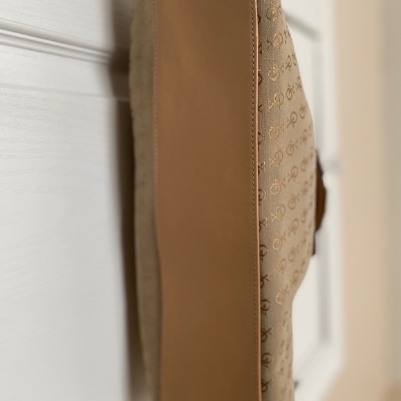 XOXO Handbag - Picture 3 of 6